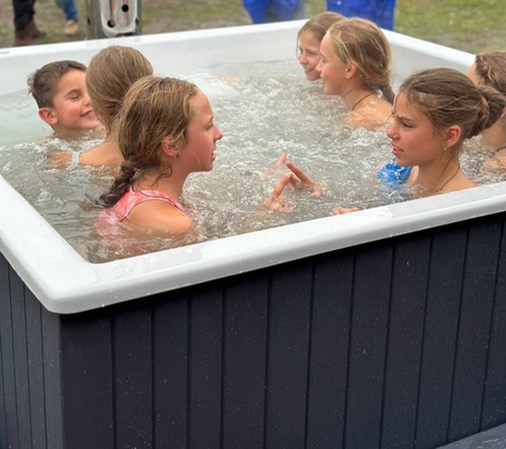 Купель Фурако Polar Spa ELITE QUATTRO 180 квадратная с интегрированной печью для 4 человек (термососна темная) фото  фото - 9